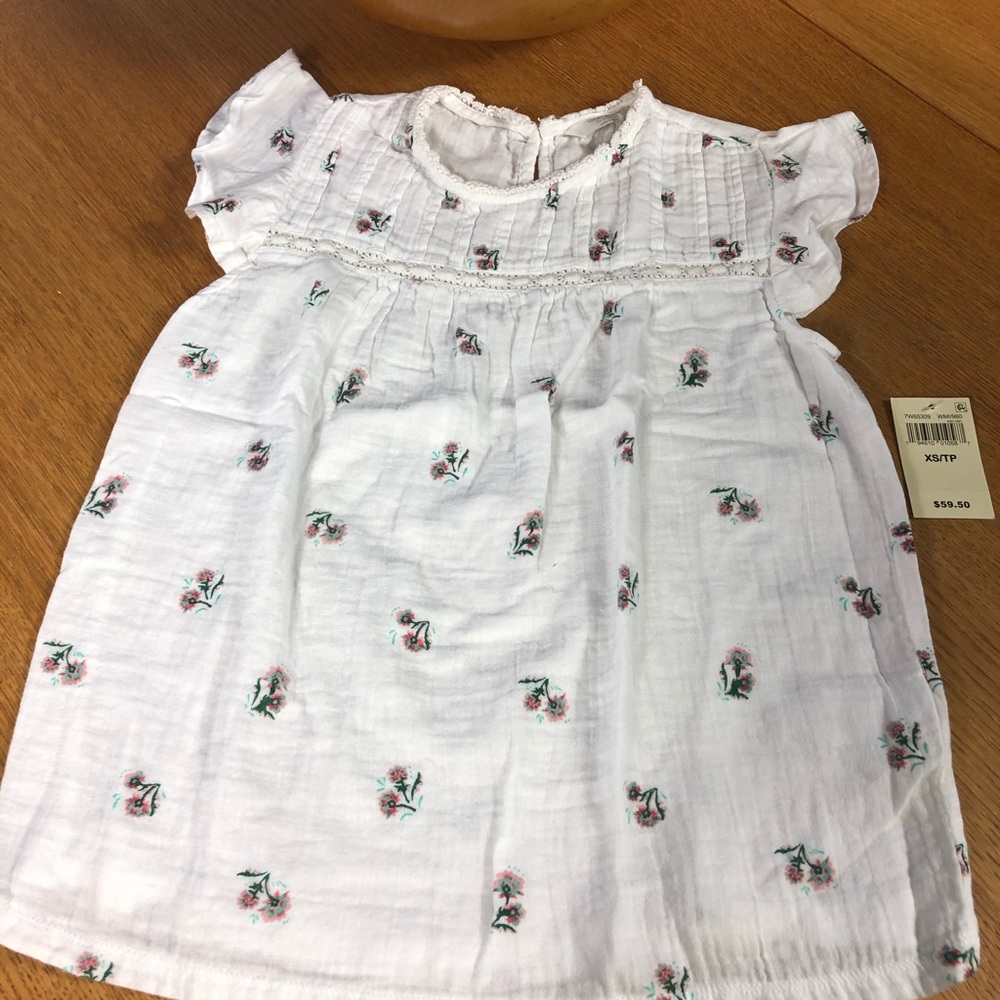 Lucky XS flutter sleeve top